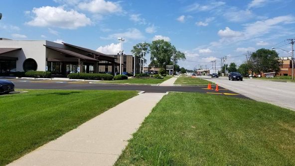 Auto Dealer / Service Facility: 6420 Joliet Rd, Countryside, IL 60525